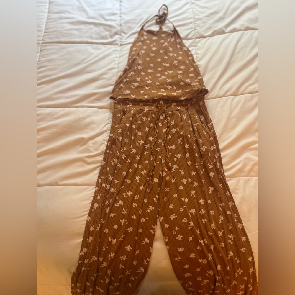 O’Neil two piece halter top & crop wide leg pant set. Cute together or separate